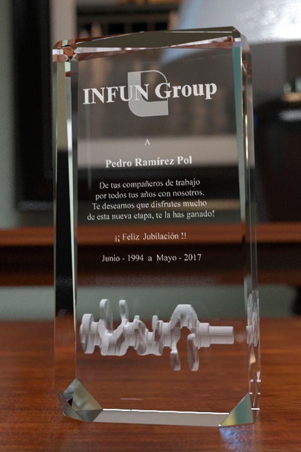 クリスタル像