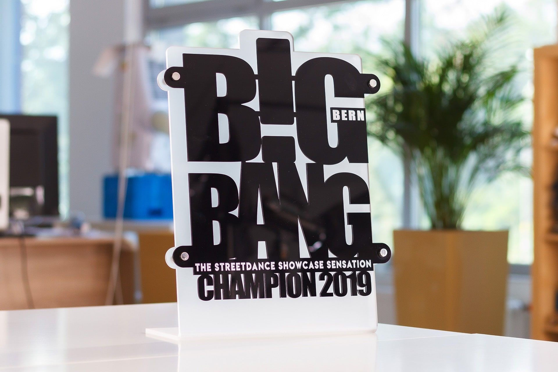 statuetka akryl big bang glasso